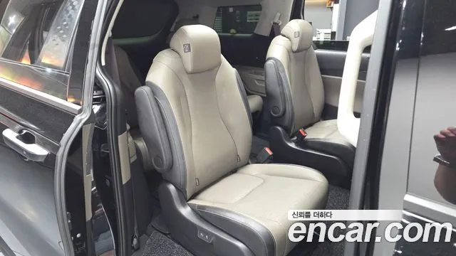 Kia Carnival Generation 4 — Фото автомобиля 13