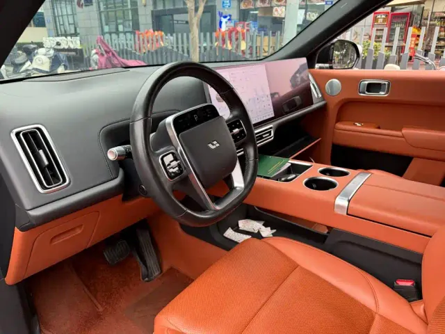 Li Auto L8 — Фото автомобиля 7