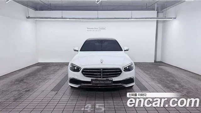 Mercedes-Benz E-Class — Фото автомобиля 3