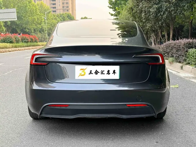 Tesla Model 3 — Фото автомобиля 9