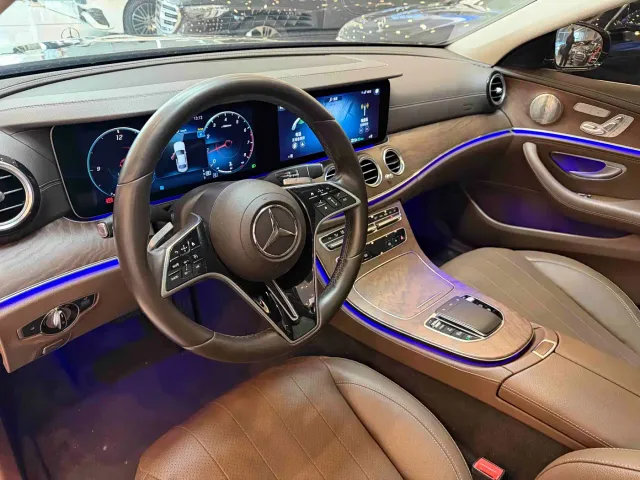 Mercedes-Benz E-Class — Фото автомобиля 6