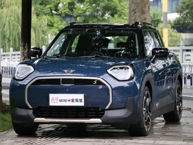 MINI Electric MINI ACEMAN — Фото автомобиля 16
