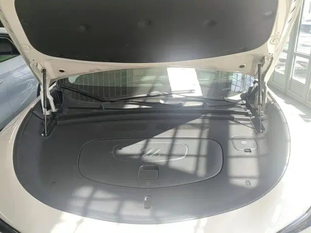 IM Motors LS6 — Фото автомобиля 19