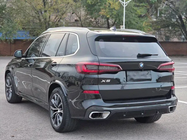 BMW X5 — Фото автомобиля 4