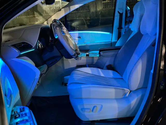 Toyota Sienna — Фото автомобиля 23