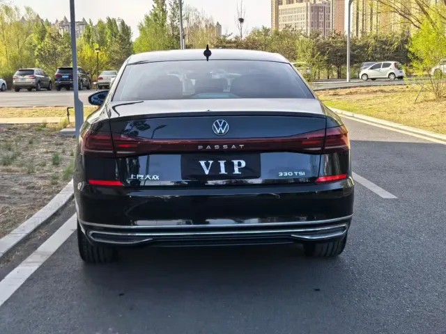 Volkswagen Passat — Фото автомобиля 4