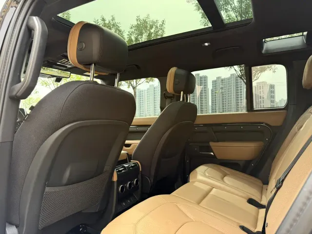 Land Rover Defender — Фото автомобиля 11