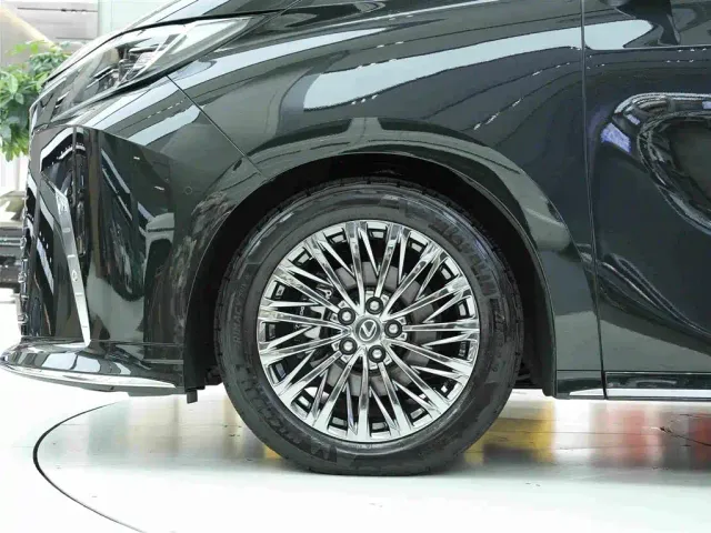 Lexus LM — Фото автомобиля 26