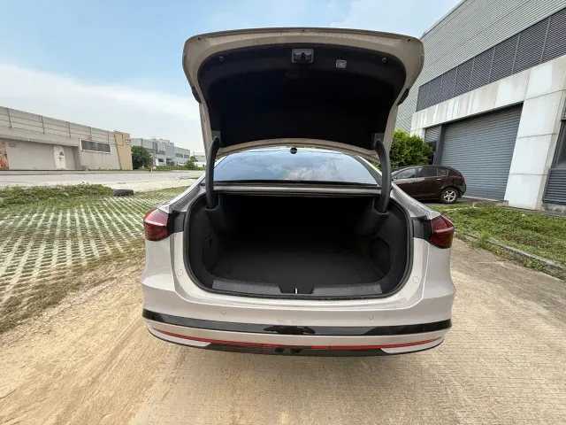 Hongqi H7 — Фото автомобиля 20