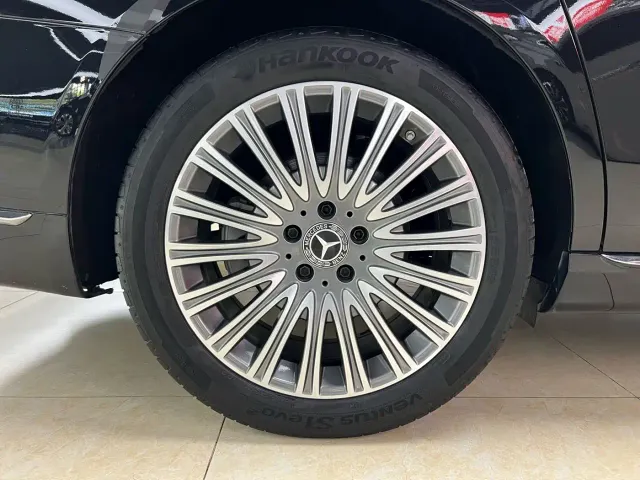 Mercedes-Benz E-Class — Фото автомобиля 29