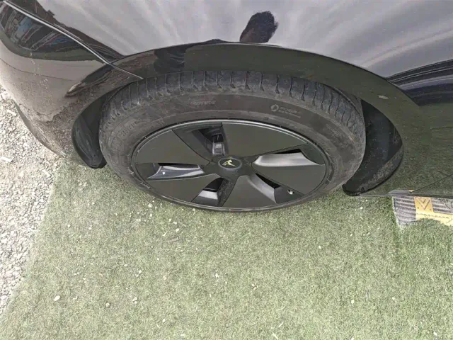 Tesla Model 3 — Фото автомобиля 24