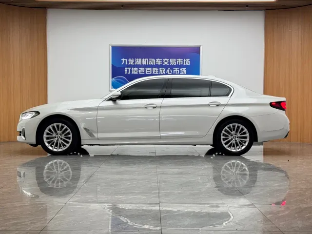 BMW 5 Series — Фото автомобиля 3