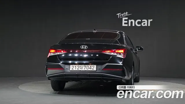 Hyundai Avante CN7 — Фото автомобиля 4