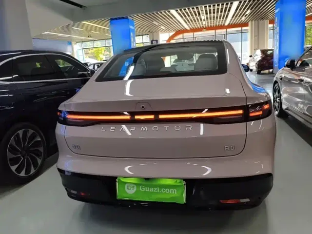 Leapmotor B01 — Фото автомобиля 5