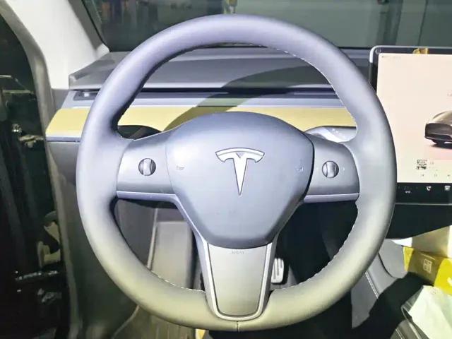 Tesla Model Y — Фото автомобиля 15
