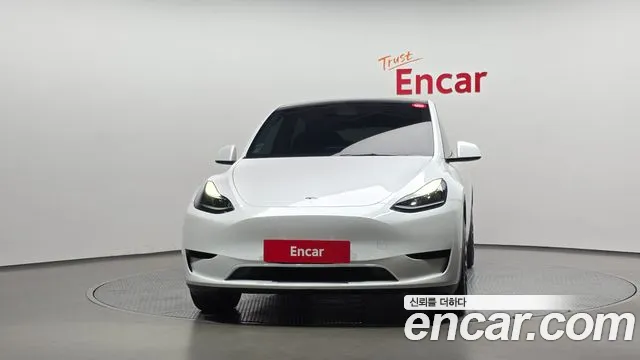 Tesla Model Y — Фото автомобиля 3