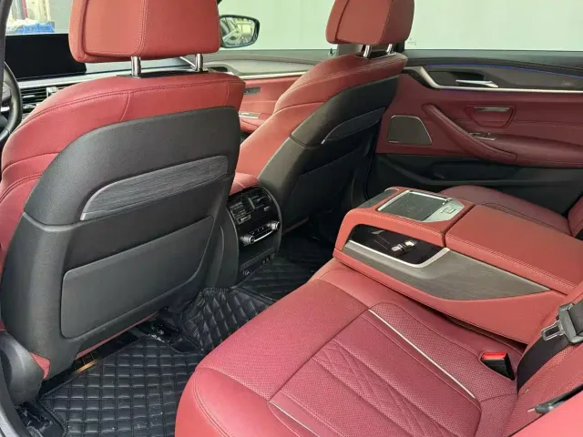BMW 5 Series — Фото автомобиля 5