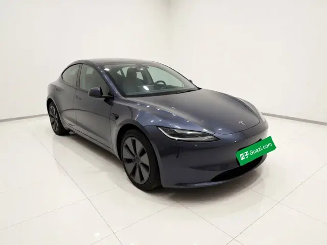 Tesla Model 3 — Фото автомобиля 3
