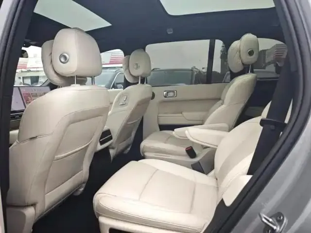 Li Auto L8 — Фото автомобиля 7