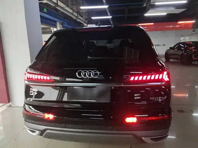 Audi Q7 — Фото автомобиля 5