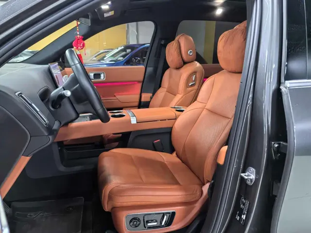 Li Auto L9 — Фото автомобиля 7