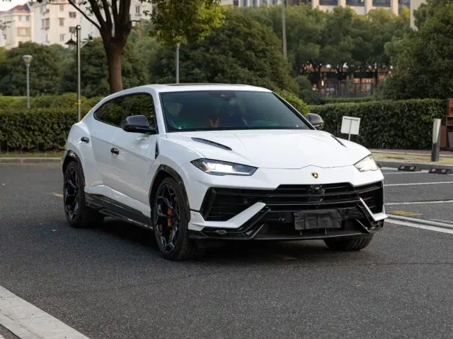 Lamborghini Urus — Фото автомобиля 3