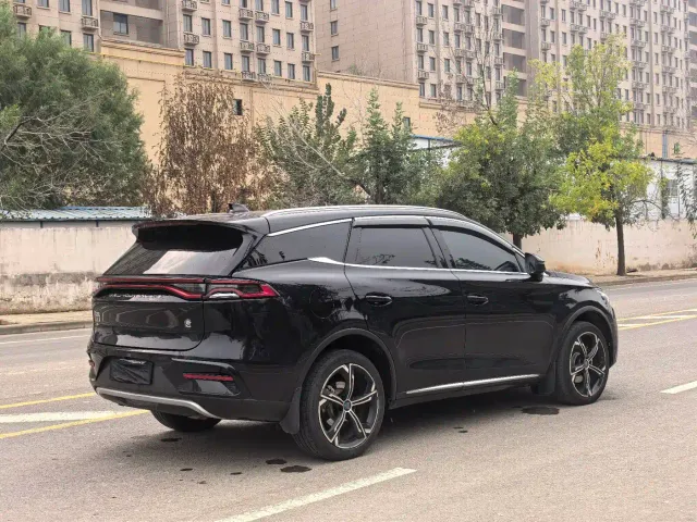 BYD Tang — Фото автомобиля 6