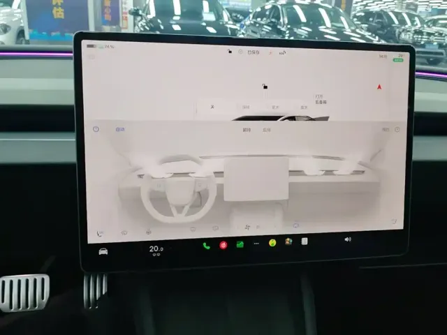 Tesla Model 3 — Фото автомобиля 12
