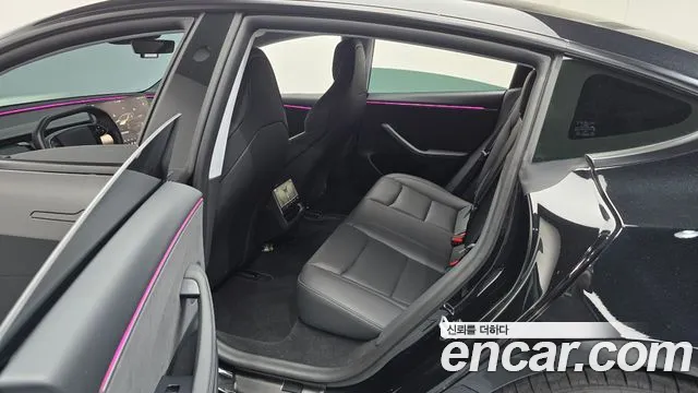 Tesla Model 3 — Фото автомобиля 11