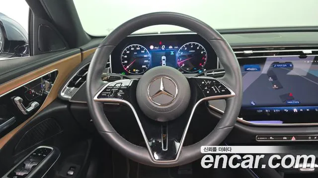 Mercedes-Benz E-Class — Фото автомобиля 14