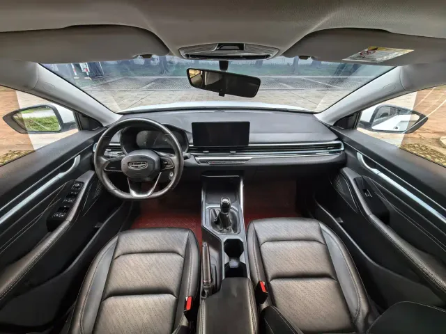Geely Emgrand — Фото автомобиля 10