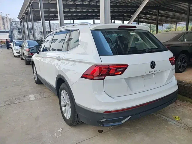 Volkswagen Tiguan L — Фото автомобиля 4