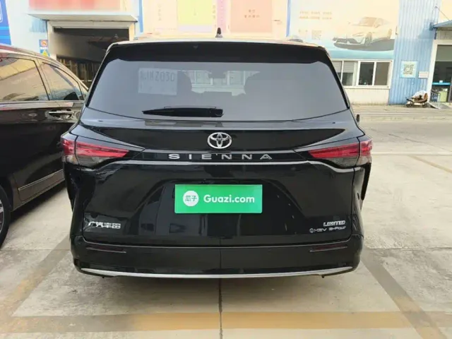 Toyota Sienna — Фото автомобиля 5