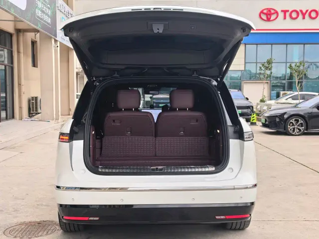 Nio ES8 — Фото автомобиля 16