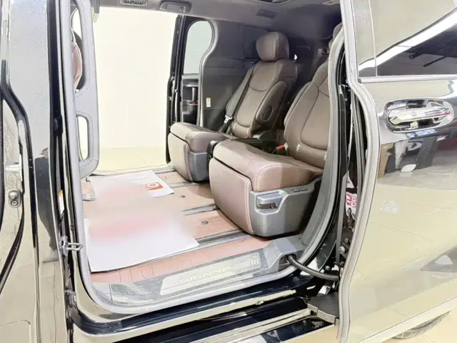 Toyota Sienna — Фото автомобиля 15