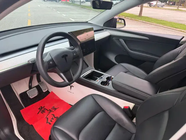 Tesla Model Y — Фото автомобиля 7