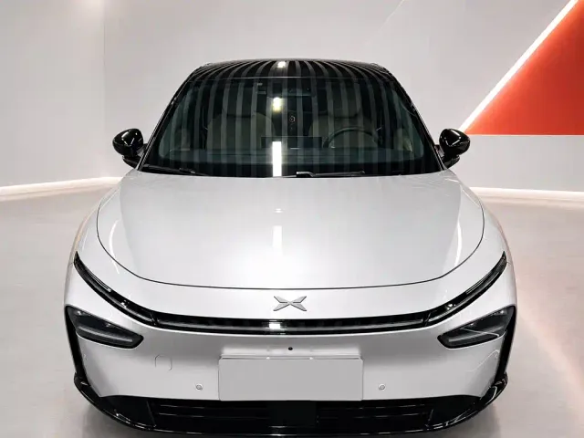 Xpeng P7+ — Фото автомобиля 2