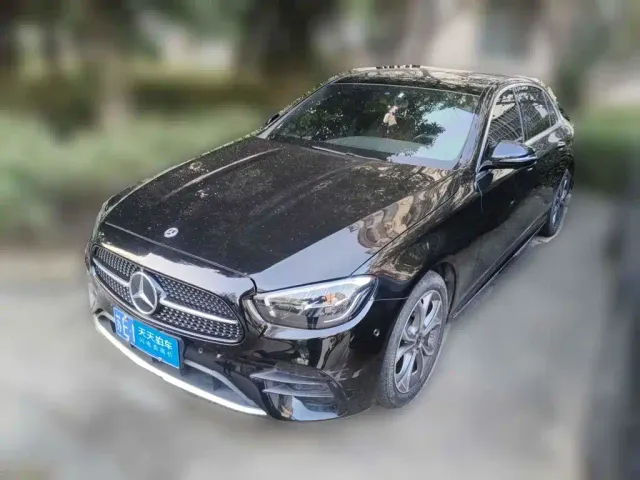 Фотография автомобиля — Mercedes-Benz E-Class