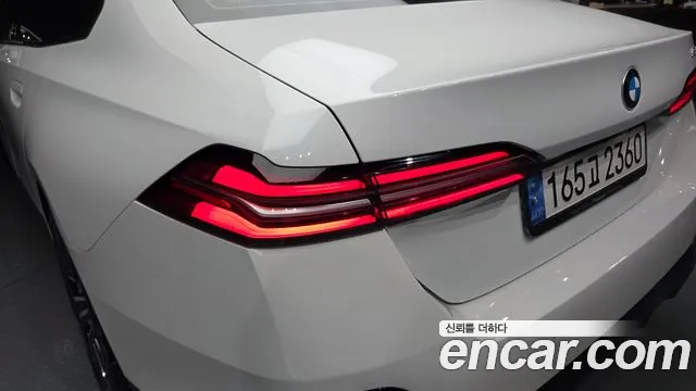 BMW 5-Series — Фото автомобиля 21
