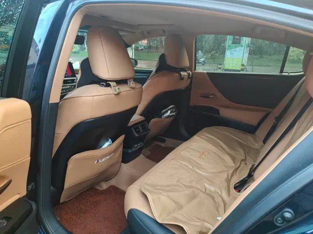Lexus ES — Фото автомобиля 5