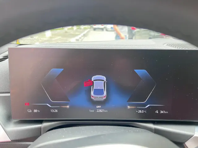 BMW i4 — Фото автомобиля 12