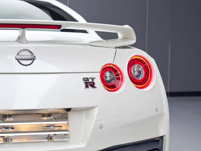 Nissan GT-R — Фото автомобиля 5