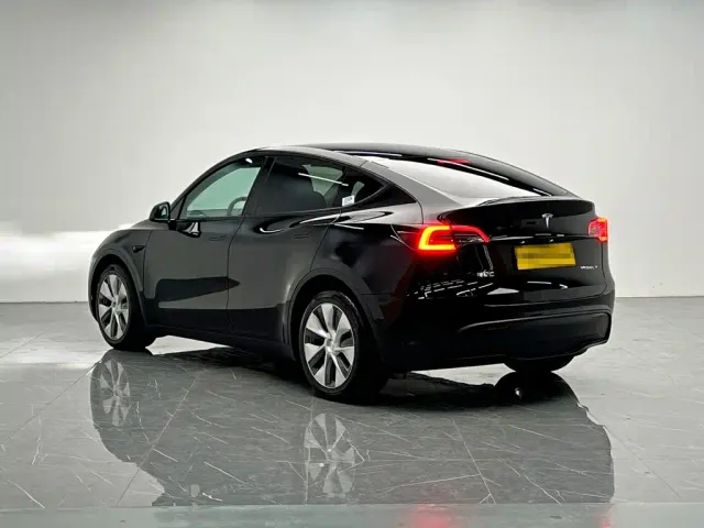 Tesla Model Y — Фото автомобиля 4