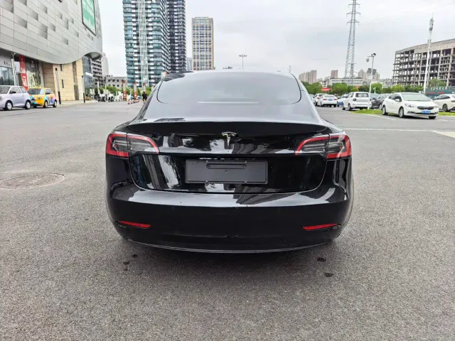 Tesla Model 3 — Фото автомобиля 8