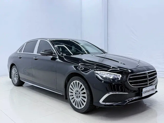 Mercedes-Benz E-Class — Фото автомобиля 3