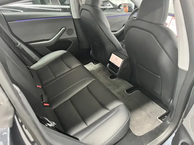 Tesla Model 3 — Фото автомобиля 8