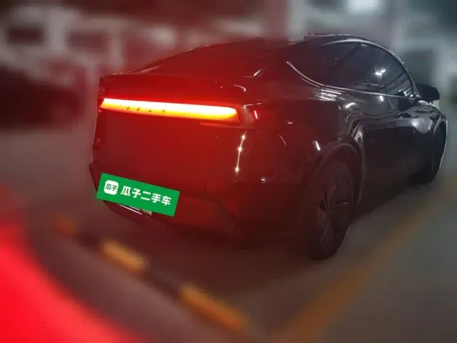Tesla Model Y — Фото автомобиля 4