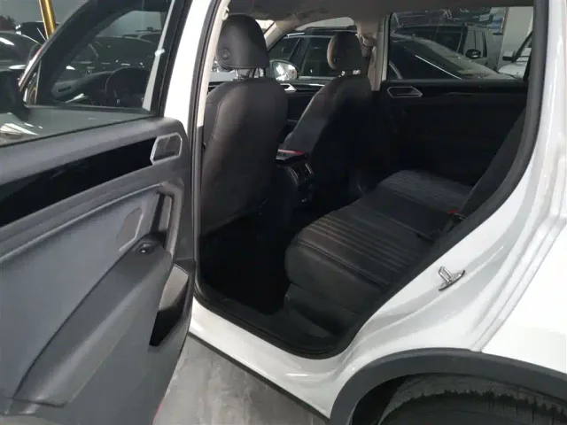 Volkswagen Tiguan L — Фото автомобиля 13