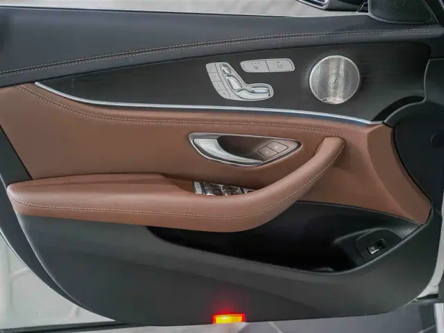 Mercedes-Benz E-Class — Фото автомобиля 5