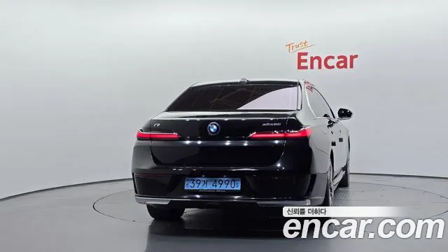 BMW i7 G70 — Фото автомобиля 4